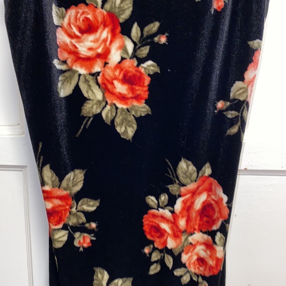Forever 21 Small Black Floral Velvet Mini Dress - Picture 6 of 10